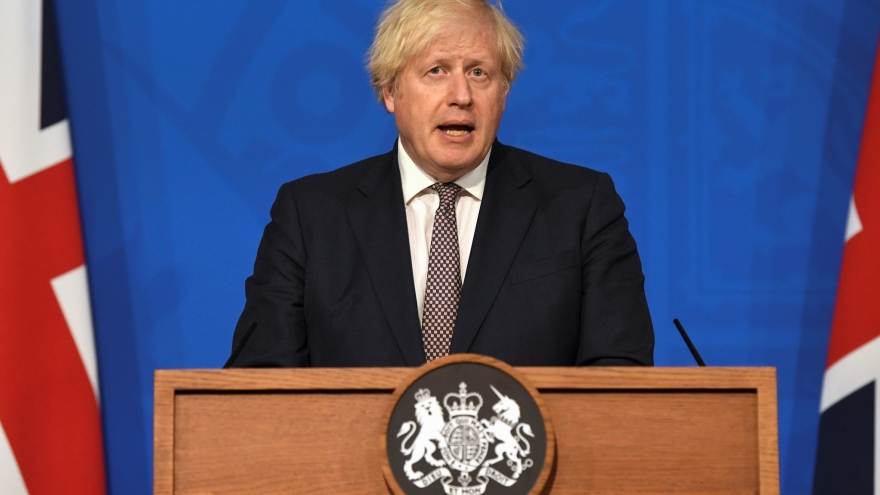 Anh dỡ bỏ mọi hạn chế phòng dịch Covid-19: “Canh bạc” nhiều rủi ro của Thủ tướng Johnson
