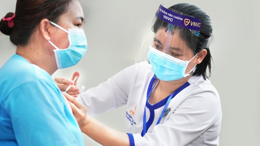 Gần 1 triệu liều vaccine phòng dịch Covid-19 về đến sân bay Tân Sơn Nhất