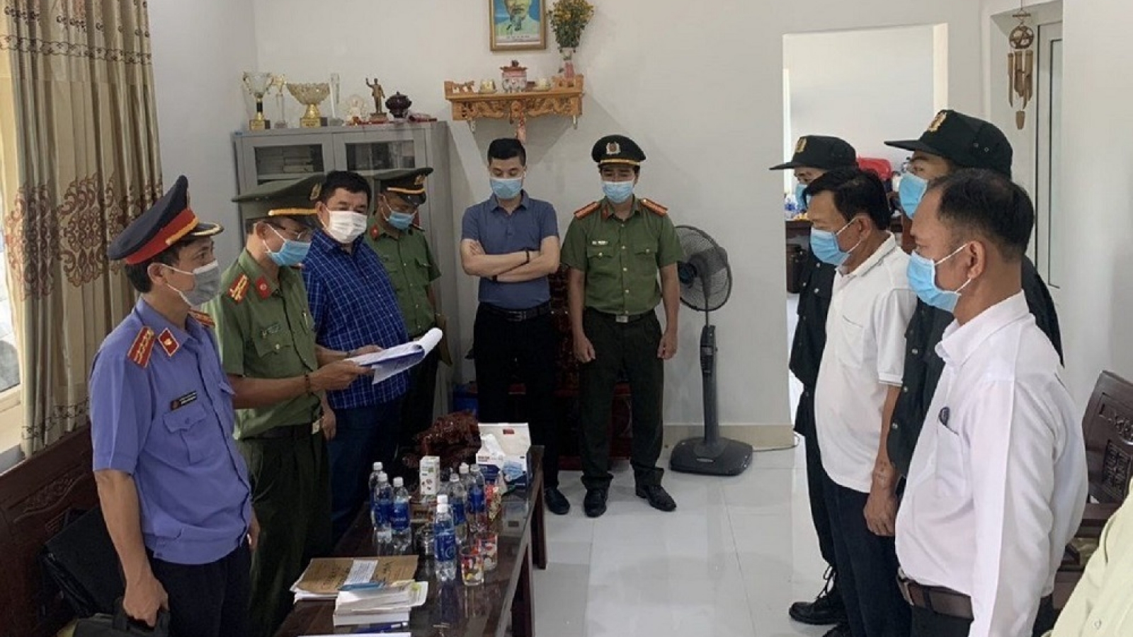 Bắt Giám đốc và Phó Giám đốc Cảng Hàng không quốc tế Phú Bài – Thừa Thiên Huế