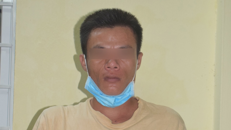 Khởi tố thanh niên cầm dao đe dọa thành viên chốt phong tỏa