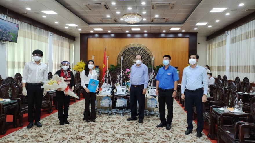 Kim Oanh Group tặng thêm 24 máy thở cho các tỉnh Bình Dương, Long An, Đồng Tháp