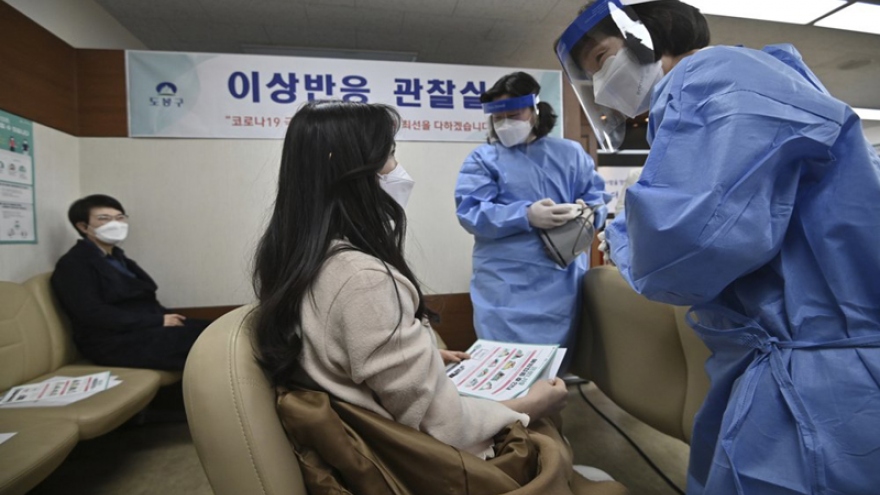 Người nước ngoài tại Hàn Quốc được tiêm vaccine Covid-19 như dân bản địa