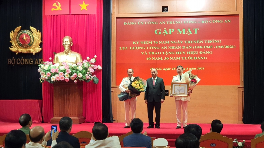 Chủ tịch nước Nguyễn Xuân Phúc dự gặp mặt kỷ niệm 76 năm truyền thống CAND