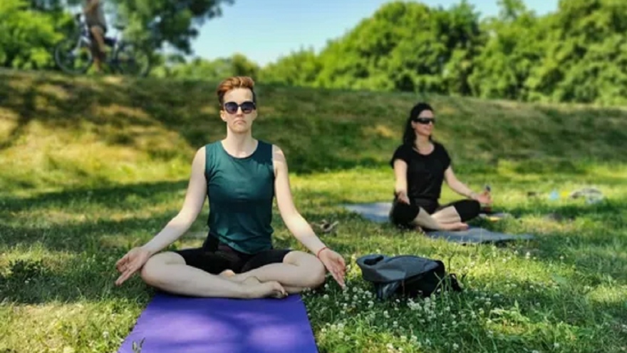 5 bài tập yoga đơn giản giúp cải thiện sức khỏe tinh thần trong mùa dịch COVID-19
