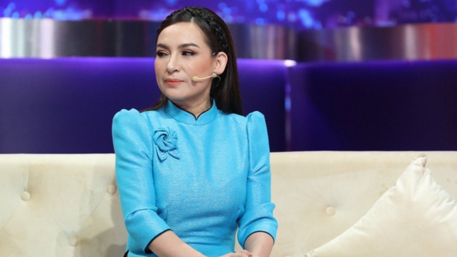 Chuyện showbiz: Ca sĩ Phi Nhung mắc Covid-19, sức khỏe giờ ra sao?