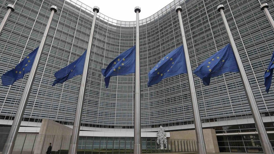 EU phân bổ khoản tiền đầu tiên từ quỹ phục hồi 750 tỷ euro cho các nước thành viên 