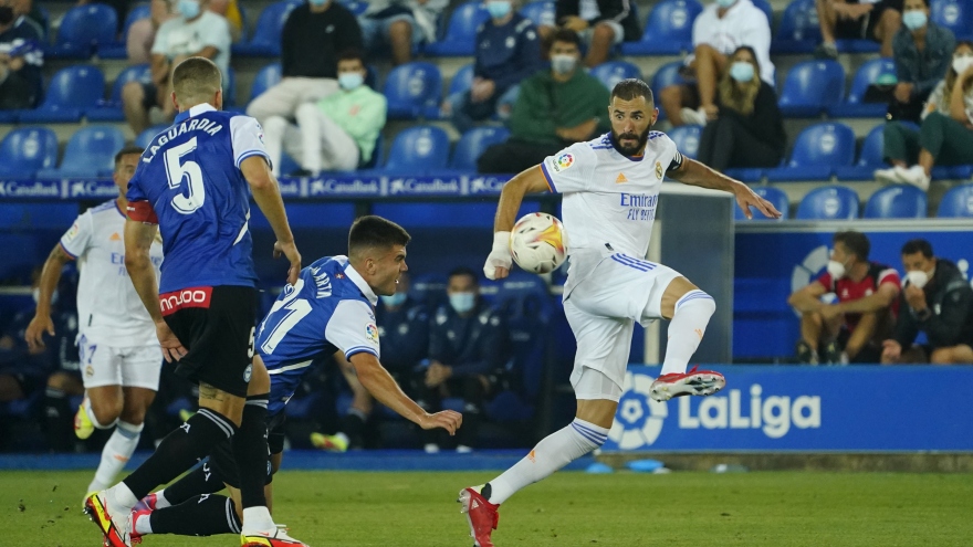 Benzema rực sáng, Real Madrid “đè bẹp” Deportivo Alaves