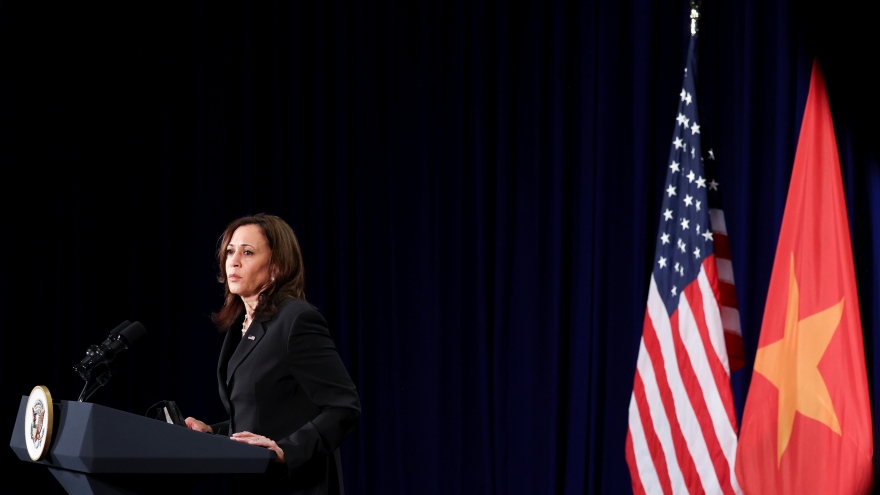 Phó Tổng thống Mỹ Kamala Harris: "Chúng tôi ở đây vì các bạn"