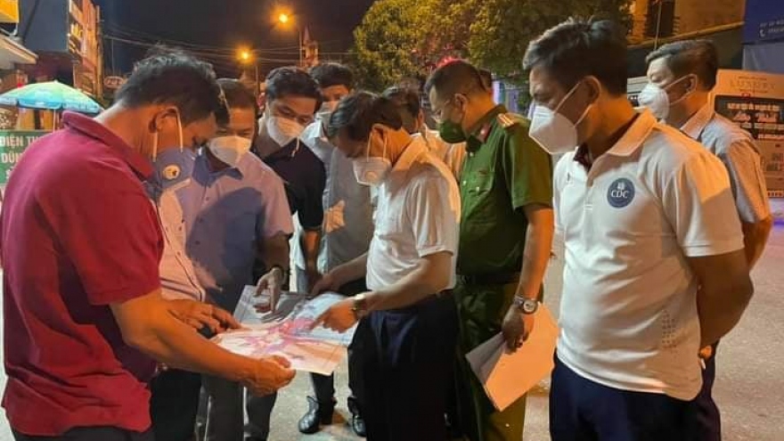 Phát hiện ca nhiễm mới trong cộng đồng, Hà Tĩnh phong toả 8 tổ dân phố trong đêm