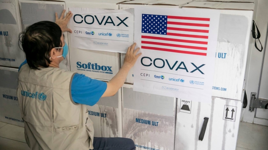 263,250 Pfizer vaccines arrive in Hanoi via COVAX