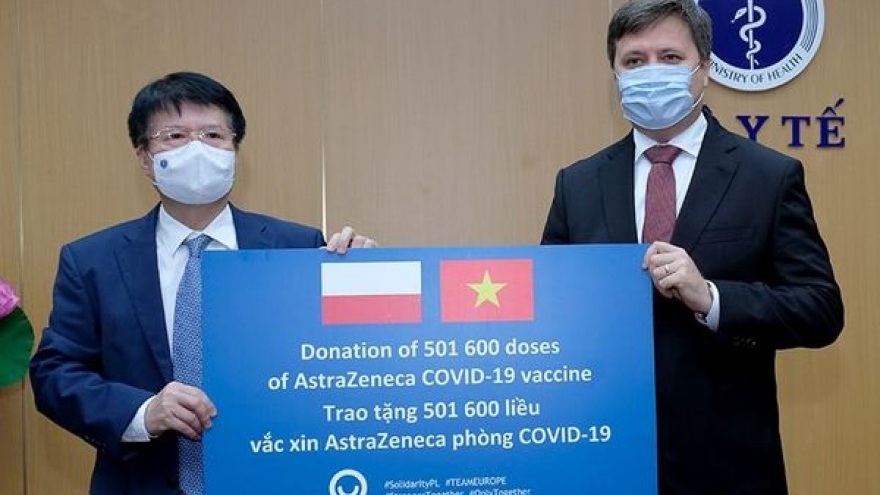 Việt Nam tiếp nhận thêm 500.000 liều vaccine AstraZeneca