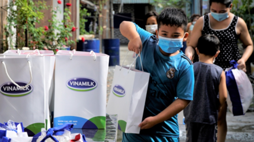 Tháng sinh nhật, Vinamilk trao “quà sức khỏe”, cùng cộng đồng vượt qua đại dịch