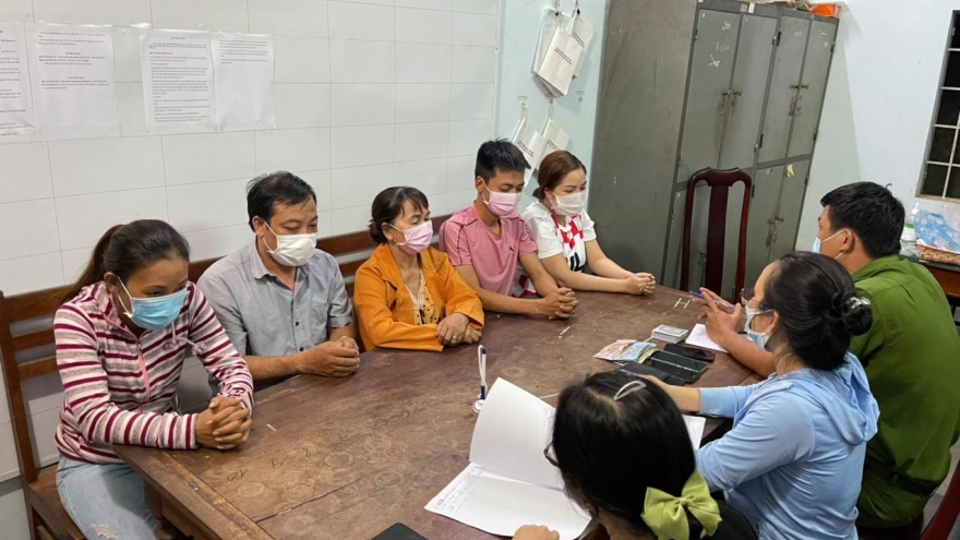 Nhóm đánh bạc chạy tán loạn khi thấy công an tuần tra