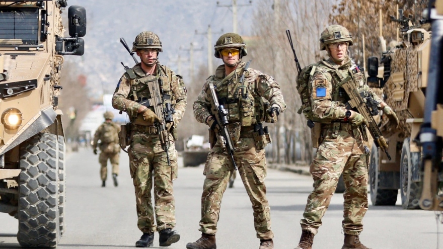 Pháp-Đức-Anh cấp tốc sơ tán nhân viên khỏi Afghanistan, tổng thống Ghani tham vấn quốc tế