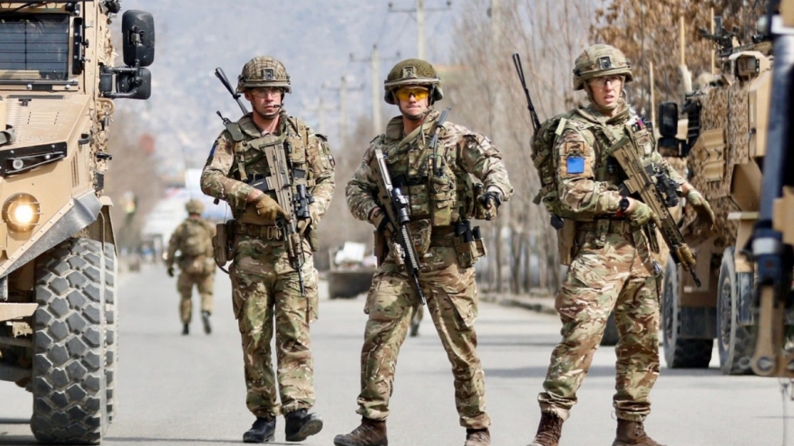 Pháp mở chiến dịch sơ tán công dân khỏi Afghanistan