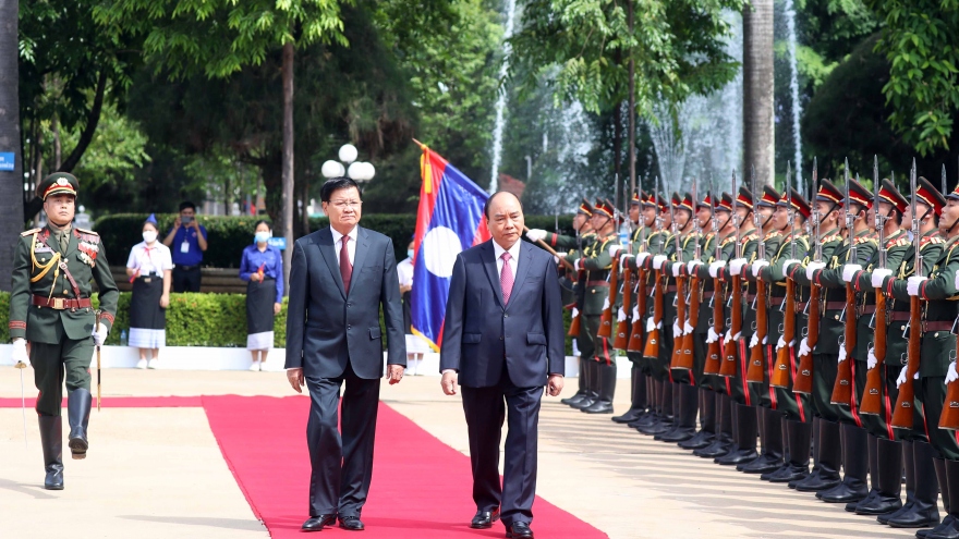 Lễ đón trọng thể Chủ tịch nước Nguyễn Xuân Phúc thăm hữu nghị chính thức Lào