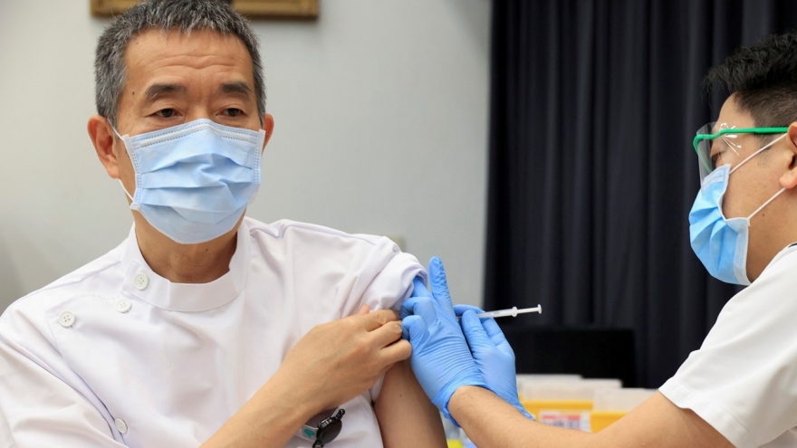 Nhật Bản hỗ trợ tài chính cho người bị tai biến nặng do tiêm vaccine Covid-19