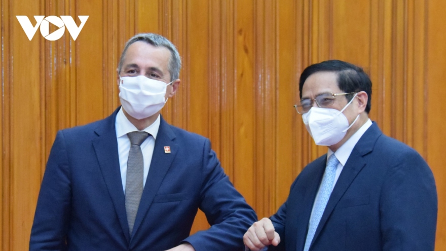 Switzerland offers emergency aid package to Vietnam