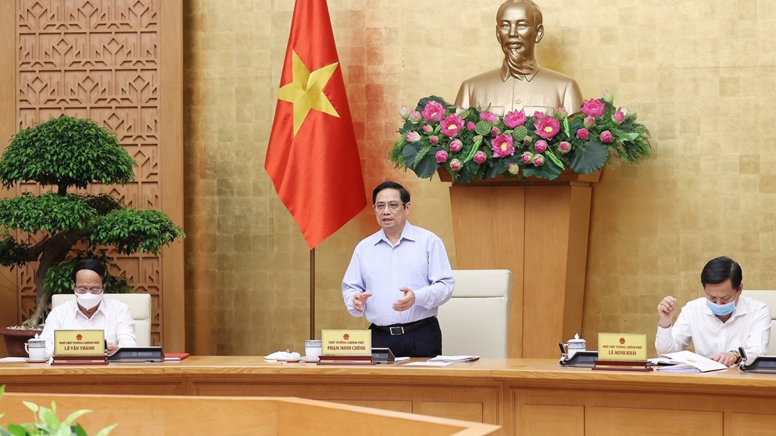 Thủ tướng đã điện đàm lãnh đạo 22 nước, 10 tổ chức quốc tế để tiếp cận vaccine 