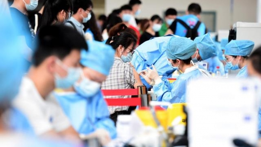 Bắc Kinh (Trung Quốc) bắt buộc tiêm mũi 3 vaccine Covid-19 trong ngành dịch vụ, xây dựng