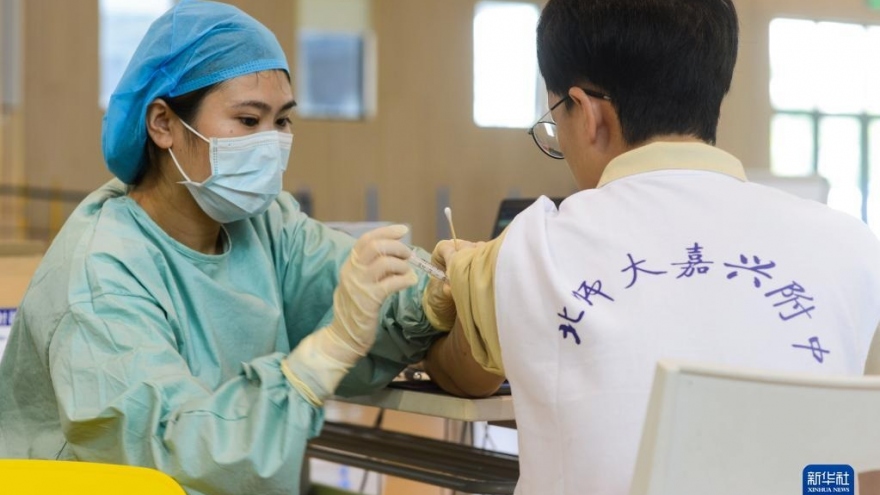 Trung Quốc tiêm xong hơn 2 tỷ liều vaccine Covid-19, Thái Lan nới lỏng hạn chế từ 1/9