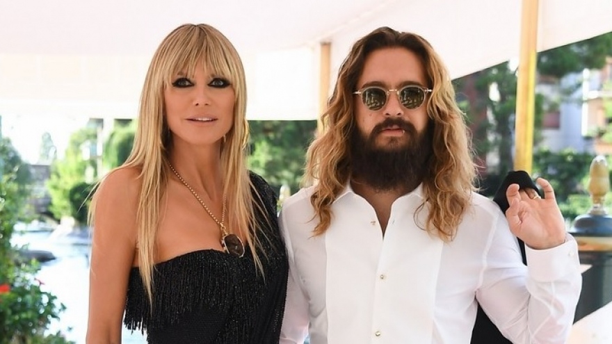 "Siêu mẫu nội y" Heidi Klum phô dáng quyến rũ bên chồng trẻ tại sự kiện