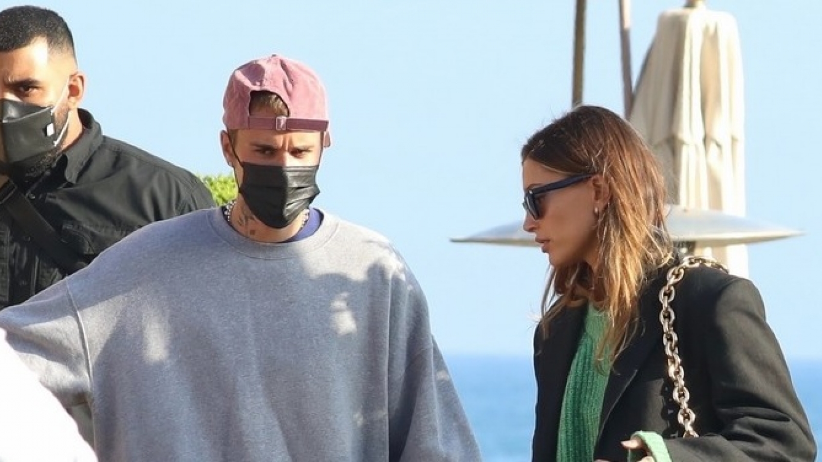 Vợ chồng Justin Bieber thưởng thức bữa tối lãng mạn tại nhà hàng sushi
