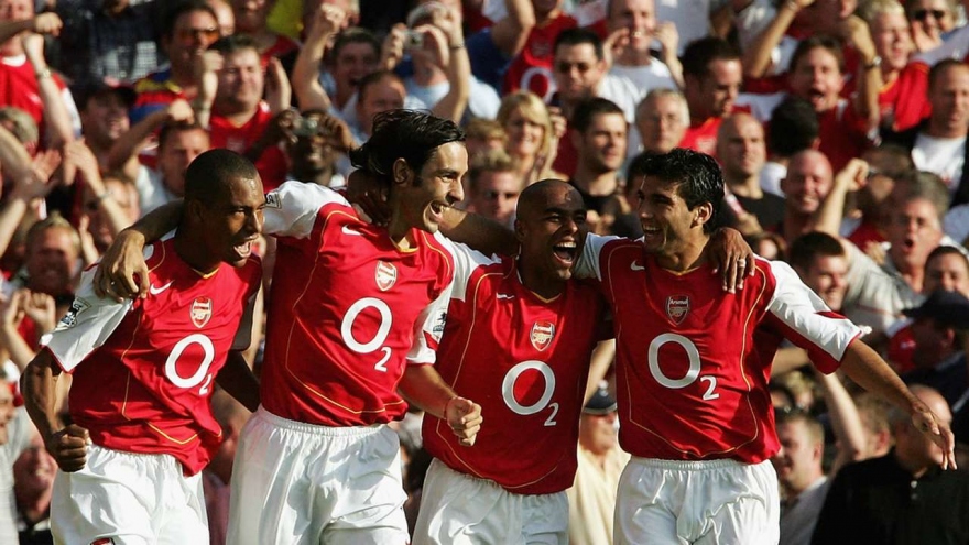 Ngày này năm xưa: Arsenal san bằng kỷ lục bất bại ở Ngoại hạng Anh