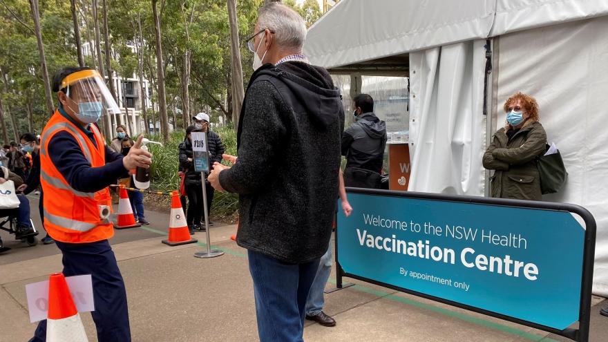 Chuyên gia Australia tư vấn cách sử dụng vaccine để ứng phó hiệu quả với biến thể Delta
