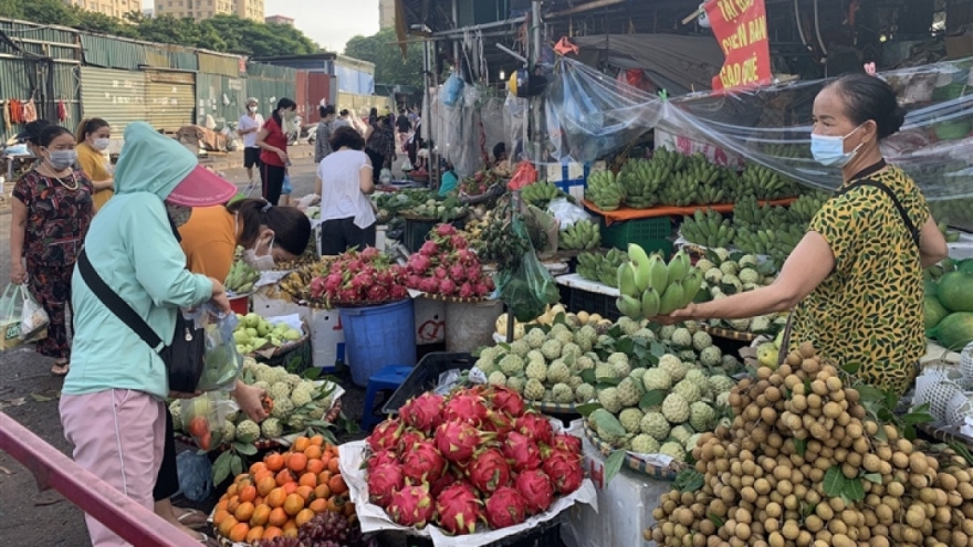 Market rallies as Vu Lan Festival in full swing amid social distancing