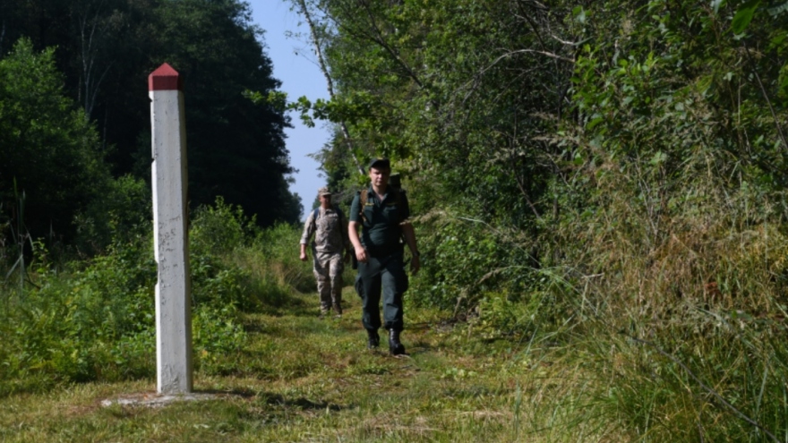 Latvia ban bố tình trạng khẩn cấp ở biên giới với Belarus