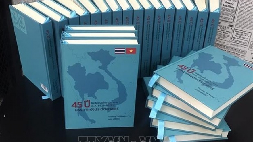 Bilingual book highlighting Vietnam-Thailand ties debuts