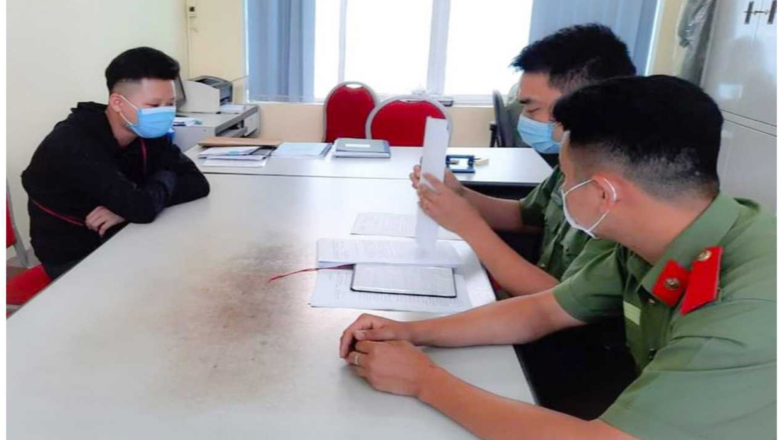 Xử phạt 6 triệu đồng 2 đối tượng xuất cảnh trái phép