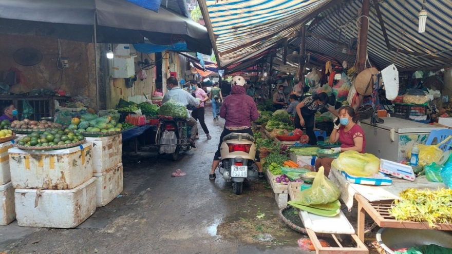 Giá hàng hóa tại chợ dân sinh tăng do vận chuyển hàng khó khăn