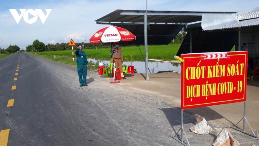Đắk Nông phát hiện 2 tài xế xe “luồng xanh” chở 10 người từ vùng dịch về