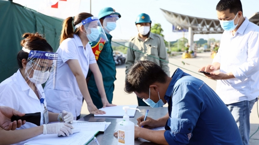 Tất cả lái xe vào Hà Nội phải test Covid-19 tại bến xe Nước Ngầm và Yên Nghĩa