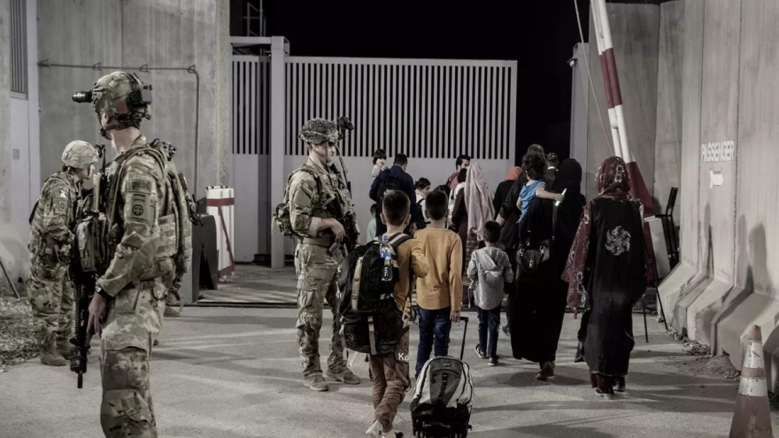 ĐSQ Mỹ cảnh báo công dân nước mình ở cổng sân bay Kabul rời đi ngay lập tức