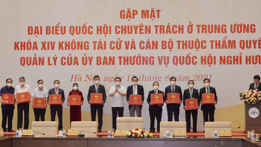 Chủ tịch Quốc hội gặp mặt các ĐBQH chuyên trách khóa XIV không tái cử