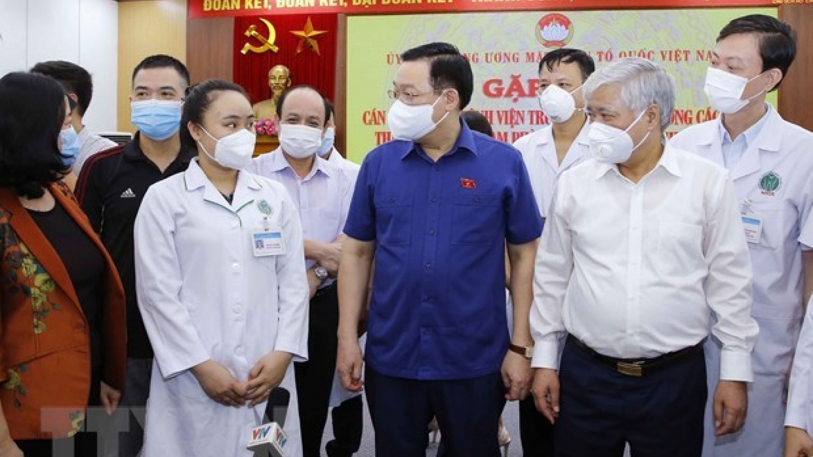 Over 3,000 doctors volunteer to join COVID-19 fight in southern Vietnam