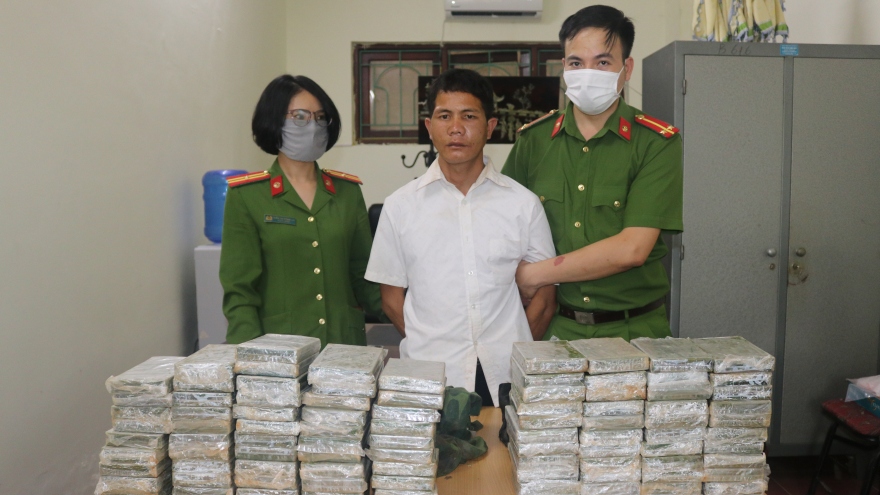 Khép vòng vây bắt đối tượng vận chuyển 98 bánh heroin