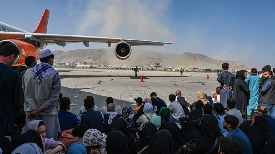 Giẫm đạp tại cổng vào sân bay Kabul: Ít nhất 17 người bị thương