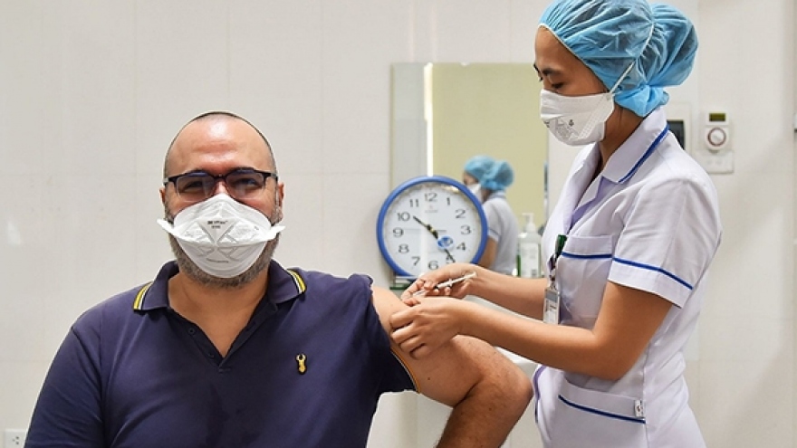 6,000 foreign experts vaccinated in Binh Duong coronavirus hotspot