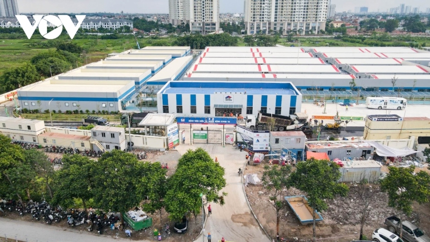 Inside largest field hospital in Hanoi for COVID-19 treatment