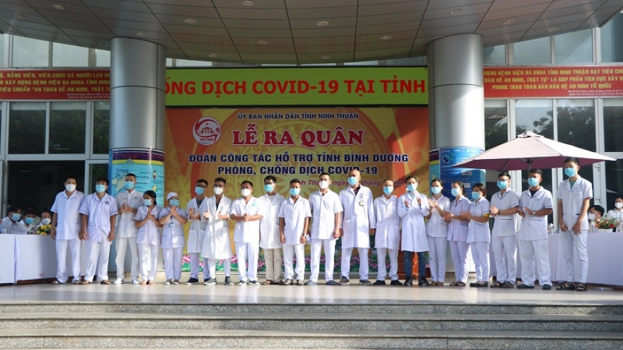 Đoàn y bác sĩ Ninh Thuận lên đường hỗ trợ Bình Dương chống dịch