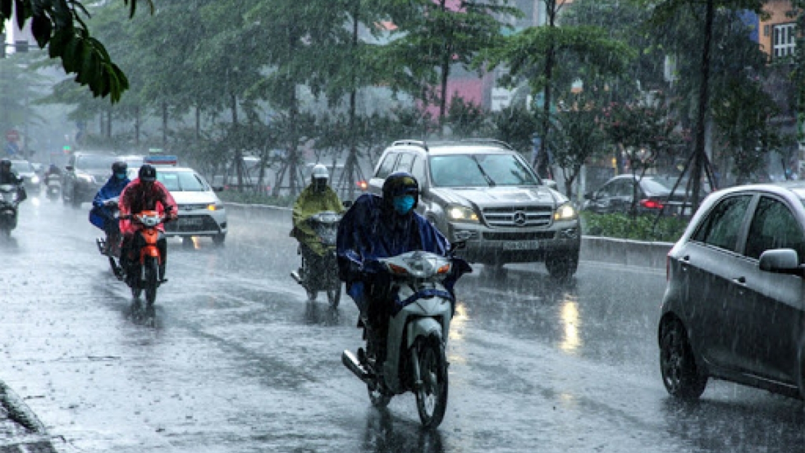 Dự báo thời tiết hôm nay: Nam Bộ chiều và tối có mưa vừa, mưa to