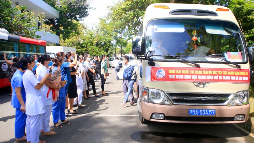 Thêm gần 100  y bác sỹ Bệnh viện Trung ương Huế xuất quân hỗ trợ TP.HCM