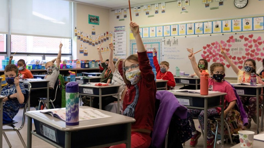 "Cuộc chiến khẩu trang" tại các trường học ở Mỹ