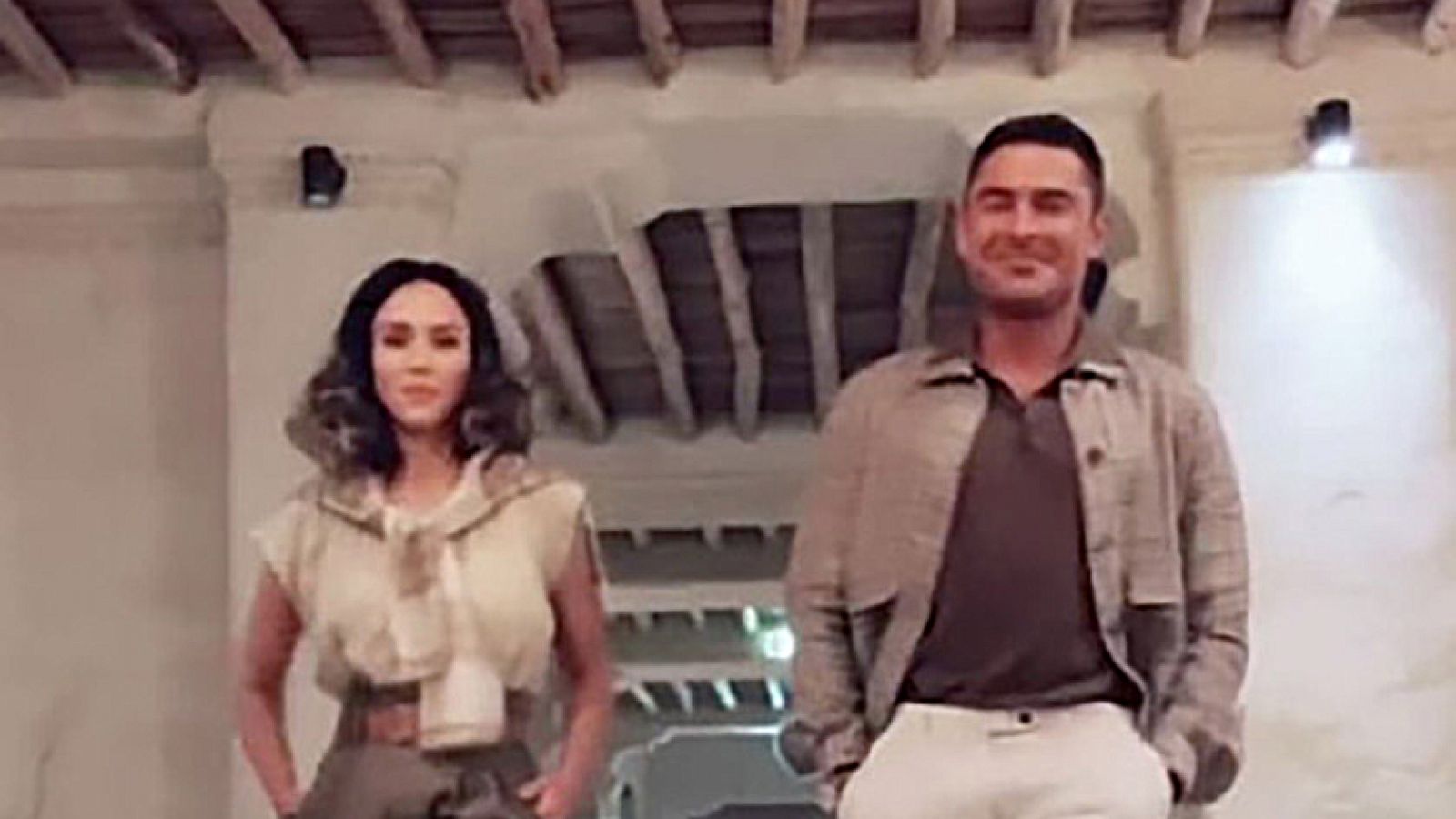 Jessica Alba ngỡ ngàng trước vũ đạo cực đỉnh của Zac Efron trên Tiktok