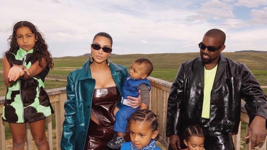 Kanye West muốn đổi tên, Kim Kardashian vẫn giữ họ theo chồng cũ