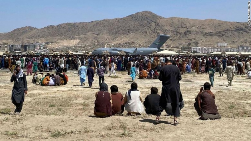500 tấn hàng viện trợ cho Afghanistan "nằm im" vì sân bay Kabul hỗn loạn